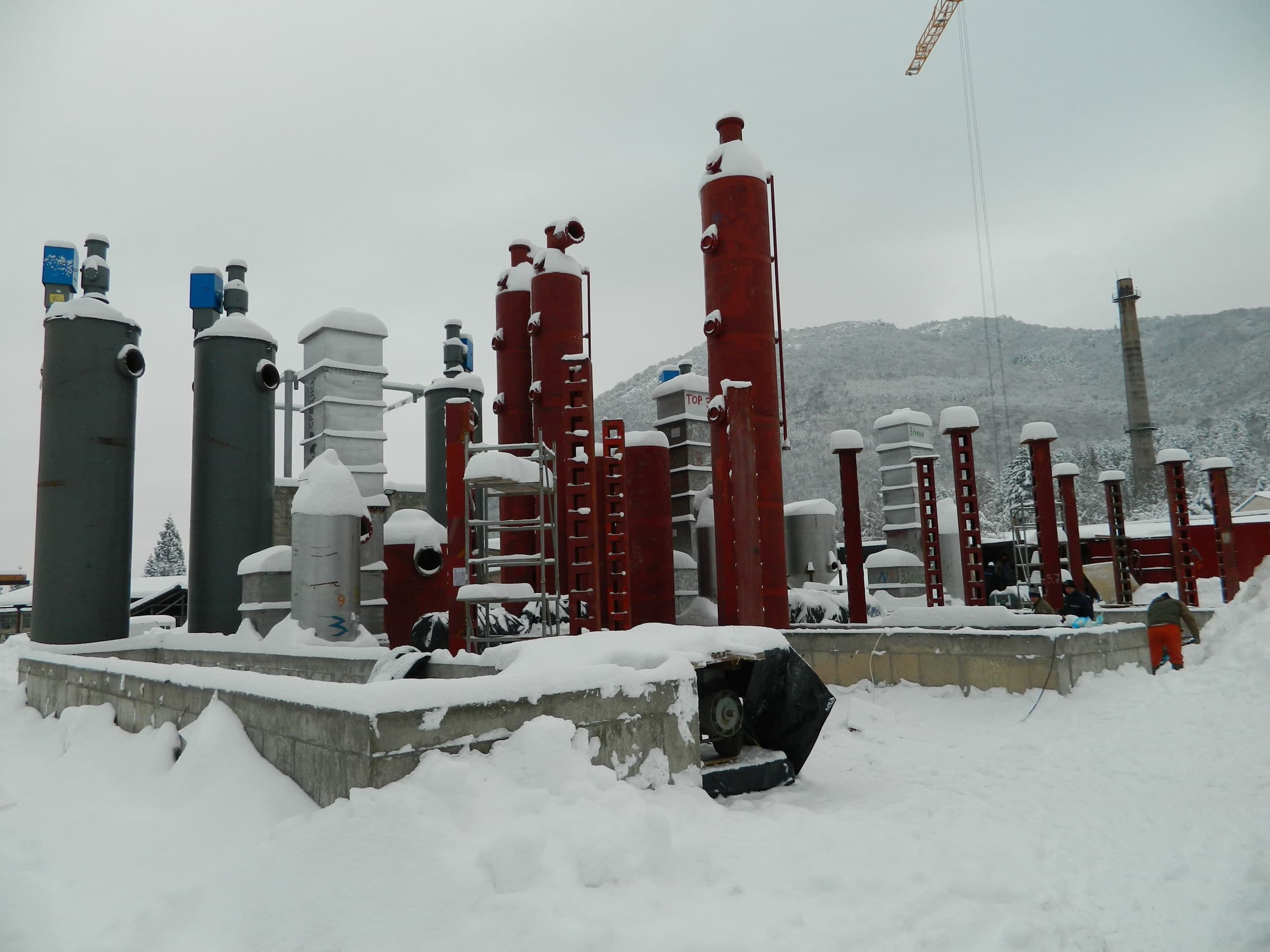 Renewable gas plant with gas upgrading unit