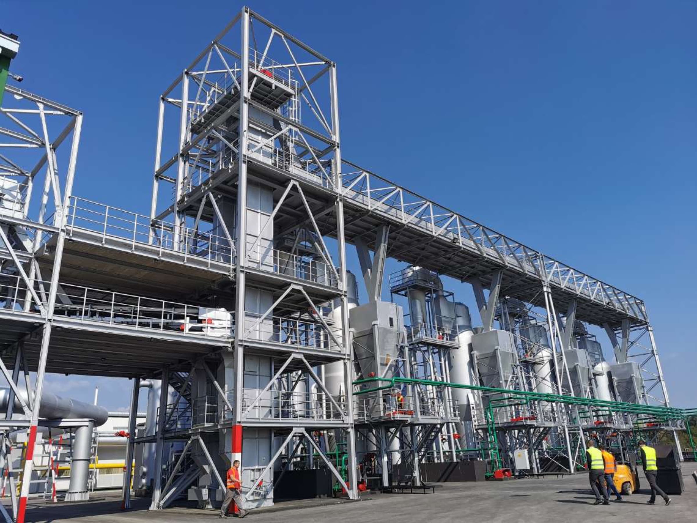 Fuel store and gasification plant