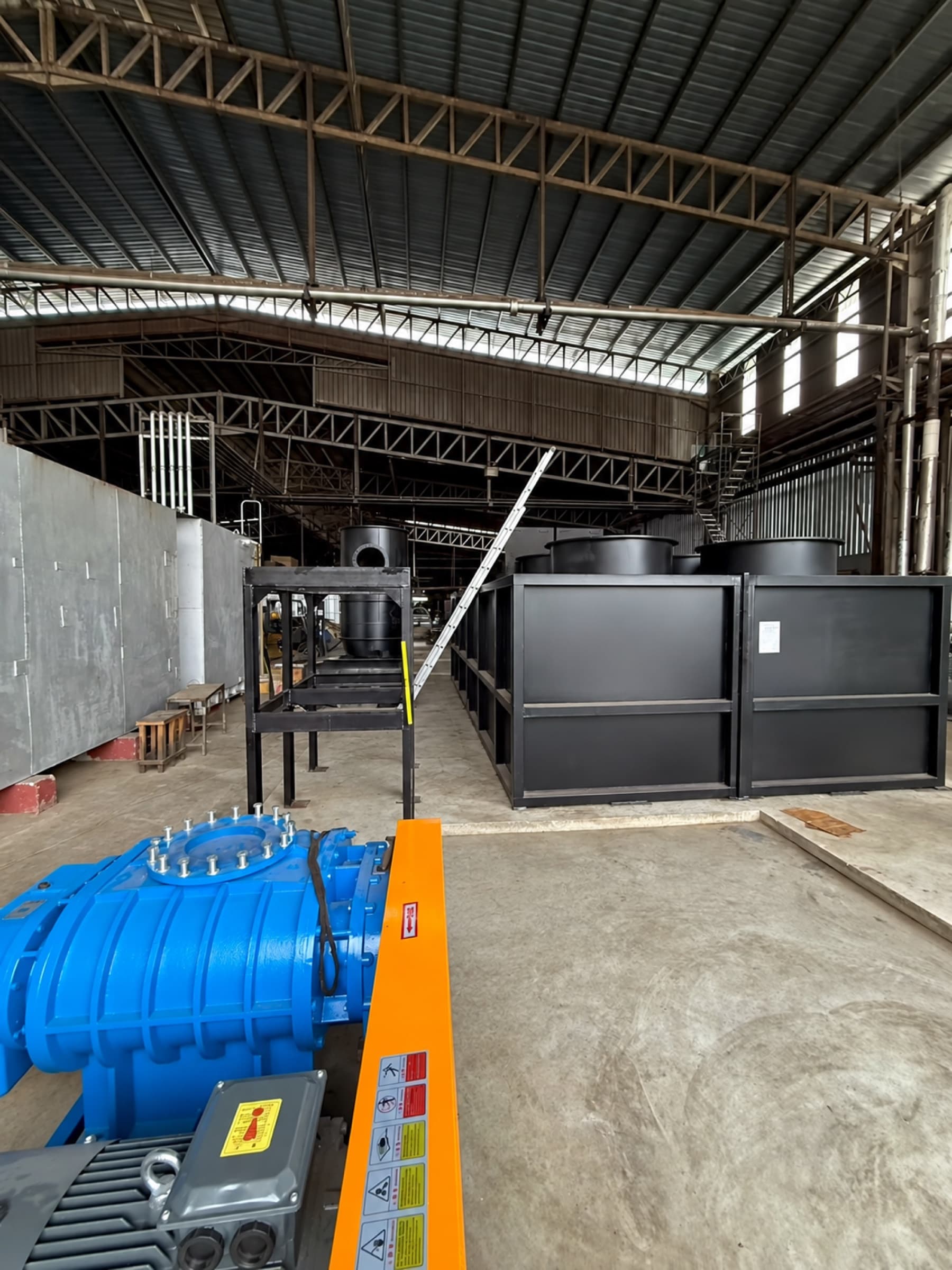 Plywood press and veneer dryer line